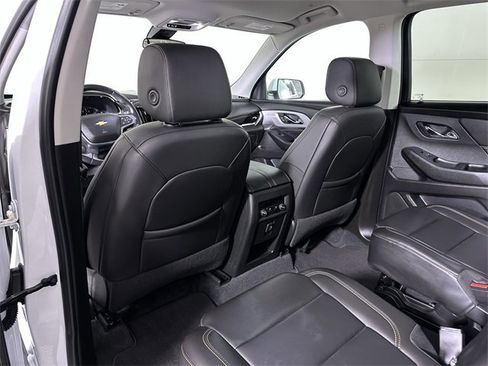 Used 2021 Chevrolet Traverse LT image 21