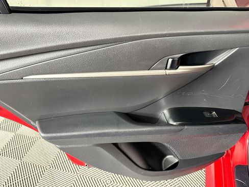 Used 2025 Toyota Camry SE image 40