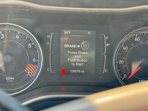 Used 2015 Jeep Cherokee Latitude w/ Comfort/Convenience Group FWD image 25