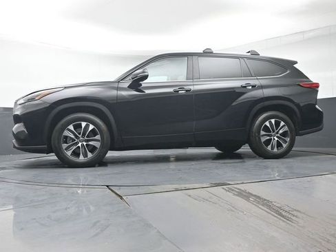 Used 2023 Toyota Highlander XLE FWD image 30