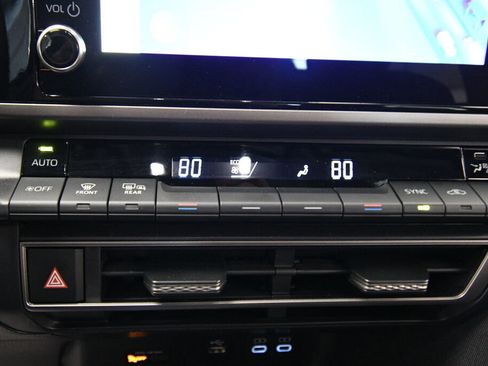 Used 2025 Toyota Camry LE image 15