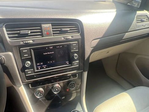 Used 2020 Volkswagen Golf 4-Door image 18