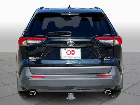 Used 2025 Toyota RAV4 XLE Premium image 5