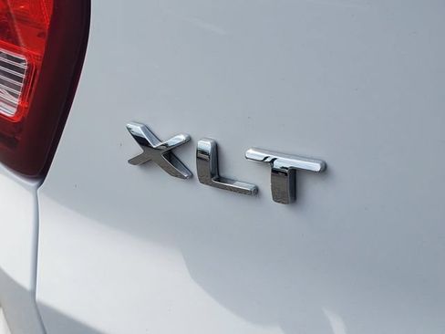 Used 2018 Ford Explorer XLT w/ Equipment Group 202A FWD image 31