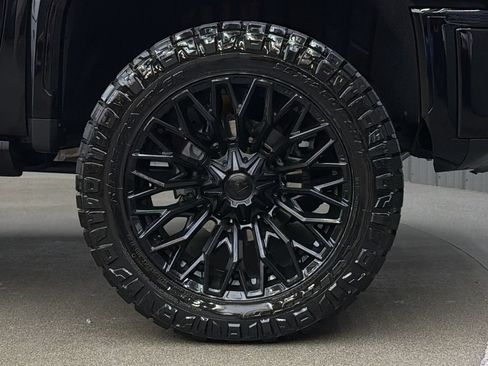 Used 2026 GMC Sierra 2500 AT4X w/ LPO, Black Badging Package AWD/4WD image 9