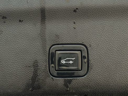 Used 2021 Chevrolet Suburban LT RWD image 35