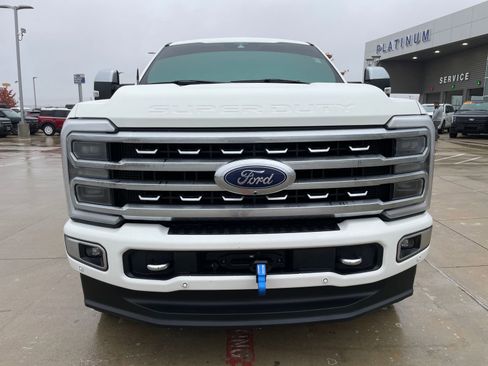 Used 2023 Ford F250 Platinum image 8