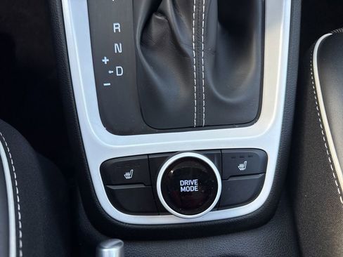 Used 2022 Hyundai Venue Limited image 34