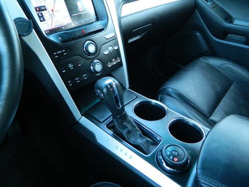 Used 2013 Ford Explorer XLT image 24