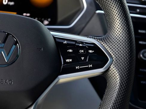 Used 2023 Volkswagen Tiguan SE R-Line image 18