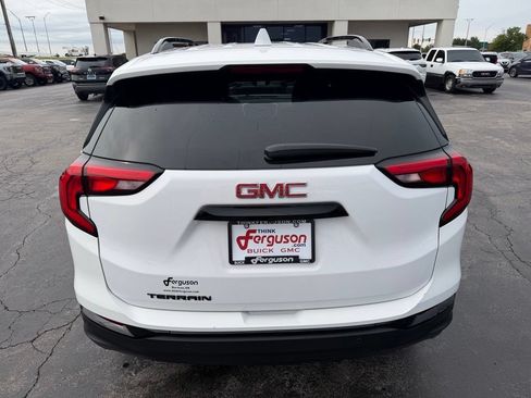 Used 2021 GMC Terrain SLE w/ Driver Convenience Package FWD image 11