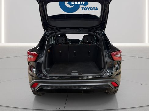 Used 2024 Chevrolet Trax RS w/ Sunroof Package FWD image 16