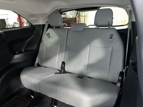 Used 2025 Toyota Sienna XLE w/ XLE Plus Package AWD/4WD image 23
