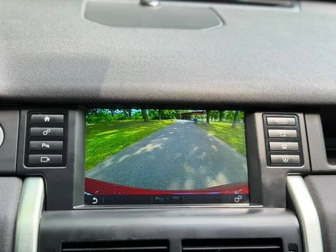 Used 2019 Land Rover Discovery Sport SE AWD/4WD image 16
