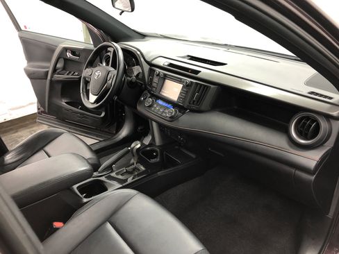 Used 2016 Toyota RAV4 SE image 14