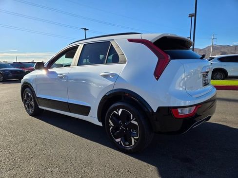 Used 2023 Kia Niro Wind w/ Wind Preserve Package FWD image 4
