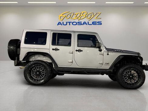 Used 2014 Jeep Wrangler Unlimited Sahara image 3