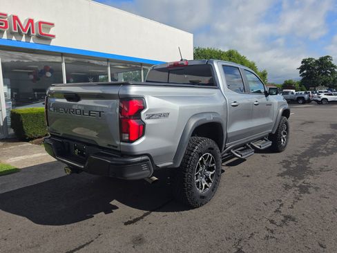 Used 2024 Chevrolet Colorado ZR2 w/ Technology Package AWD/4WD image 3