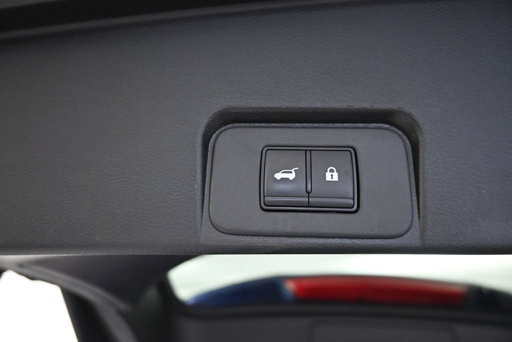 Used 2025 Nissan Rogue SV FWD image 14