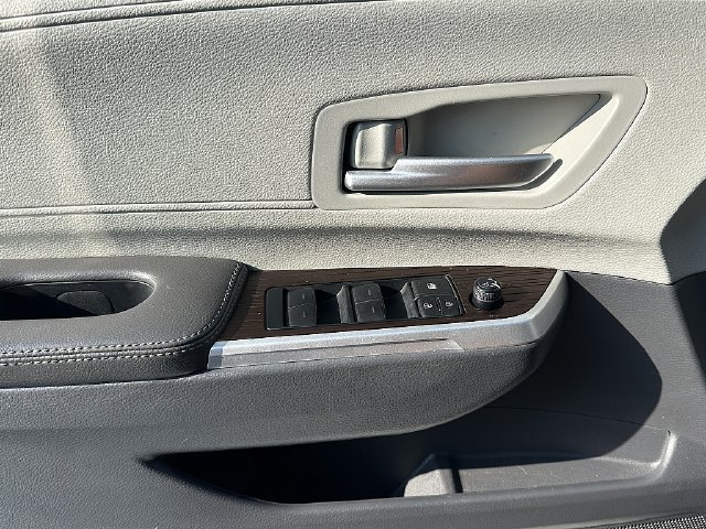 Used 2022 Toyota Sienna XLE FWD image 20