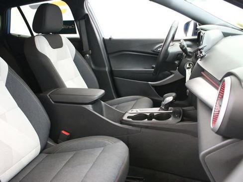 Certified 2024 Chevrolet Trax RS FWD image 28