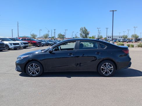 Certified 2024 Kia Forte LXS FWD image 2