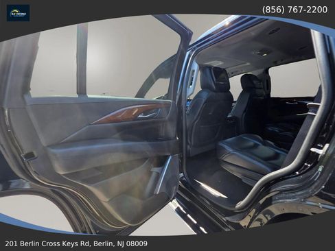 Used 2019 Cadillac Escalade Luxury AWD/4WD image 23