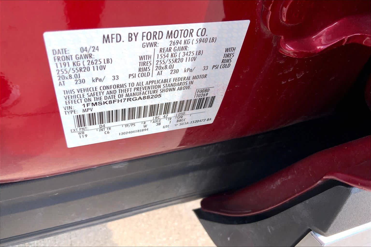 Used 2024 Ford Explorer Limited w/ Equipment Group 301A AWD/4WD image 33
