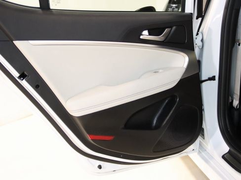 Used 2024 Genesis G70 2.5T image 47