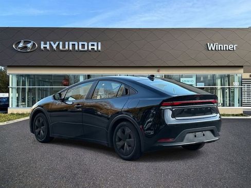 Used 2025 Toyota Prius LE image 3