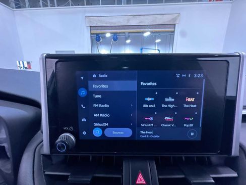 Used 2025 Toyota RAV4 XLE image 25