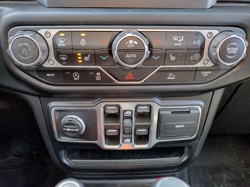 Used 2021 Jeep Gladiator Sport AWD/4WD image 4