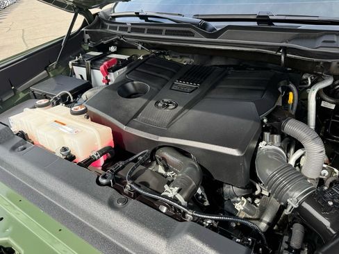 Used 2022 Toyota Tundra SR5 w/ SR5 Convenience Package image 22