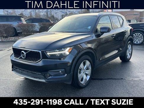 Used 2022 Volvo XC40 T5 Momentum image 5