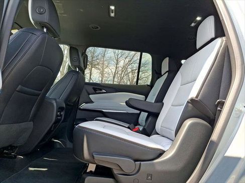 New 2025 Chevrolet Traverse High Country w/ LPO, Illumination Package FWD image 13
