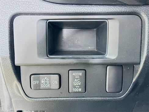 Used 2016 Toyota Tacoma TRD Sport image 12