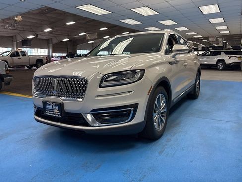 Used 2019 Lincoln Nautilus Select image 11