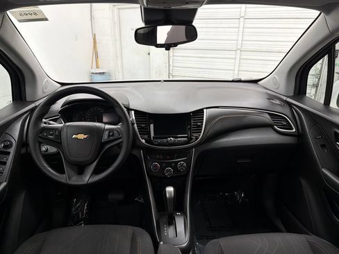 Used 2019 Chevrolet Trax LT FWD image 27