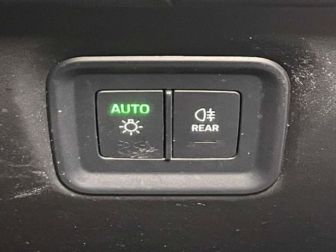 Certified 2025 Porsche Cayenne GTS AWD/4WD image 38