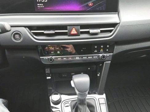 Certified 2024 Kia Seltos SX w/ SX Sunroof Package image 15