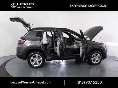Used 2023 Jeep Compass Latitude w/ Convenience Group AWD/4WD image 11