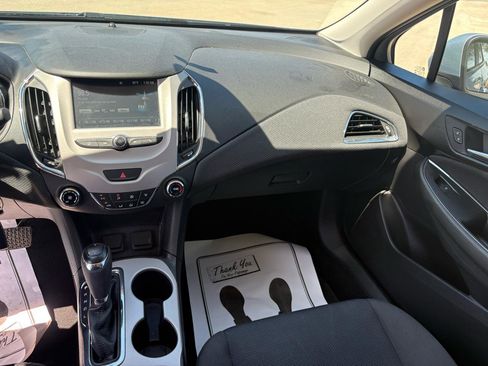 Used 2017 Chevrolet Cruze LS FWD image 30