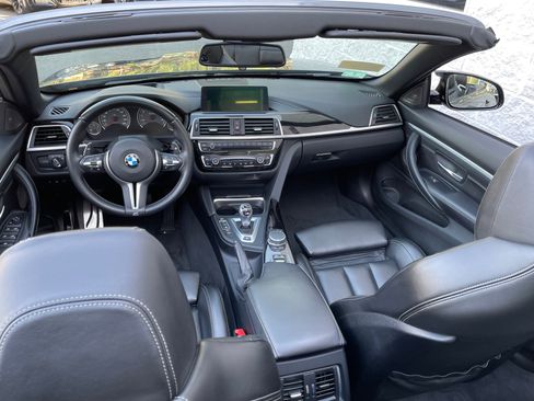 Used 2018 BMW M4 Convertible RWD image 31