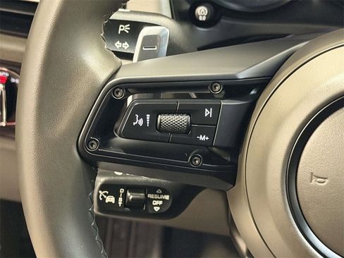 Used 2025 Porsche Macan image 20