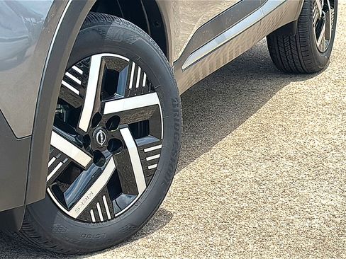 Certified 2025 Nissan Kicks SV FWD image 3