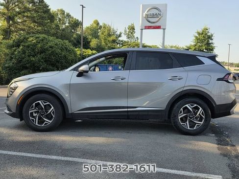 Used 2025 Kia Sportage LX FWD image 2
