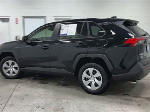 Used 2023 Toyota RAV4 LE image 9