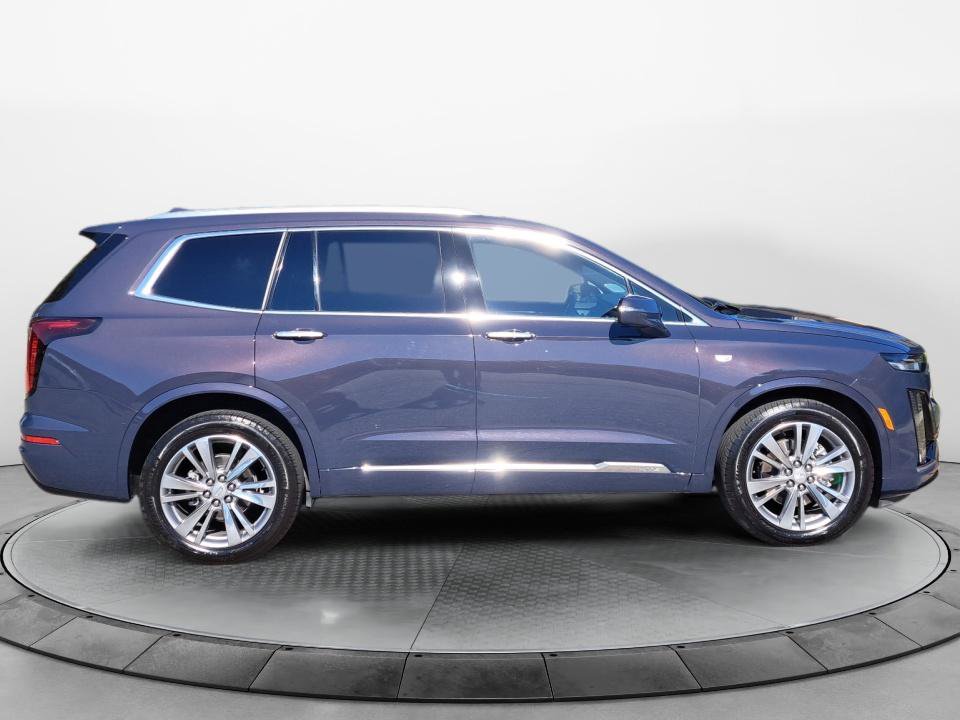 Used 2025 Cadillac XT6 Premium Luxury FWD image 8