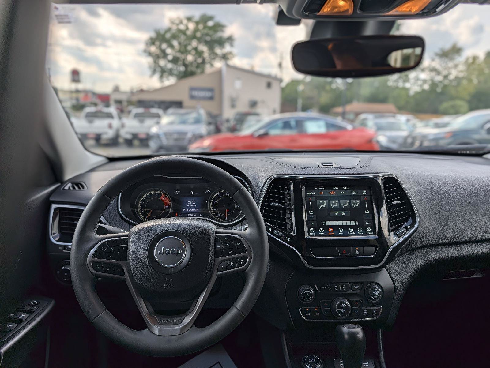Used 2022 Jeep Cherokee Limited AWD/4WD image 4