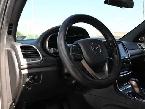 Used 2021 Jeep Grand Cherokee Laredo X RWD image 16